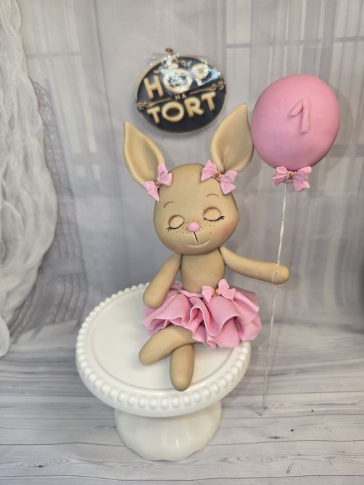 Króliczek zajączek z masy cukrowej miś na tort na roczek figurki