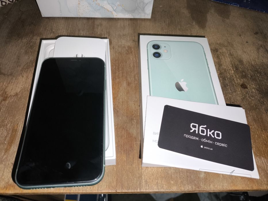 Продам Айфон 11 128