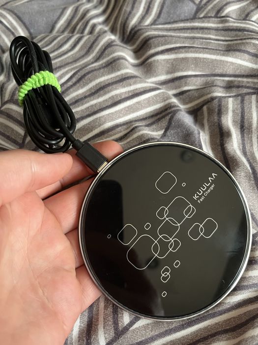 Продам беспроводную зарядку.