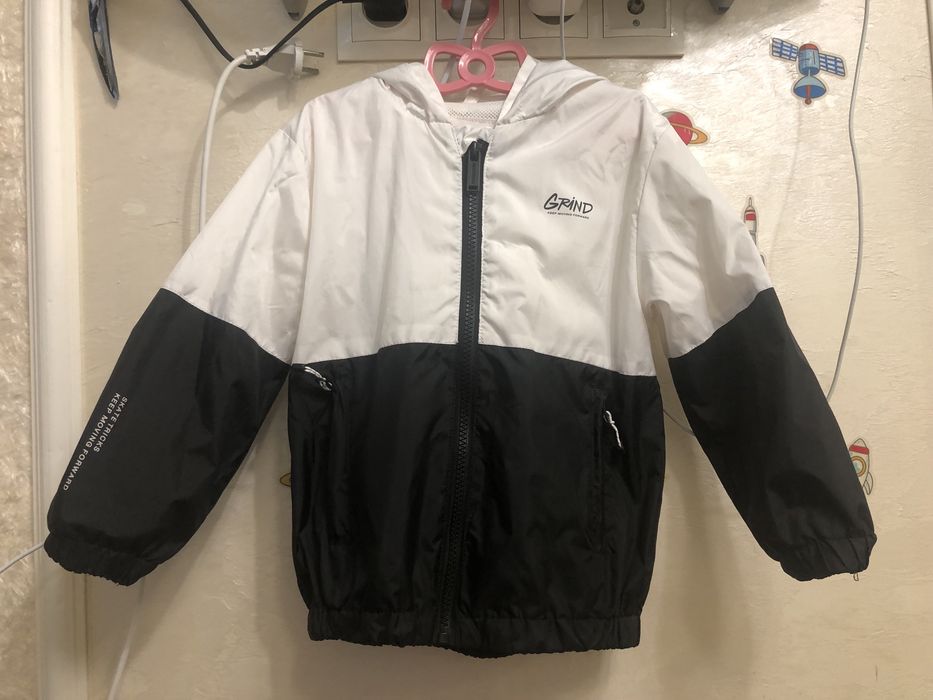 Вітровка Reserved