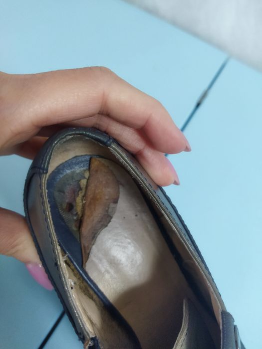 Віддам безкоштовно туфлі