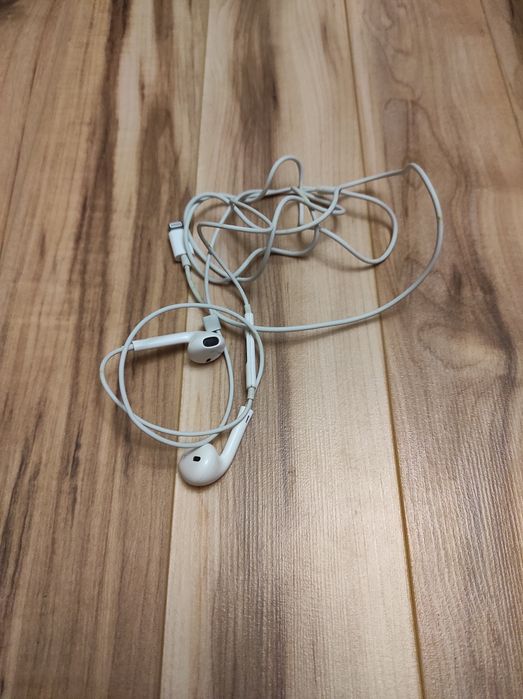 Наушники EarPods Lightning