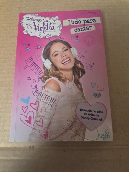 Livro " Violetta - Tudo para cantar"