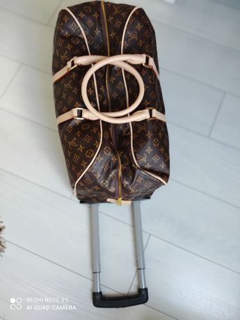 LOUIS VUITTON-TORBA -- Mali oglasi i prodavnice #