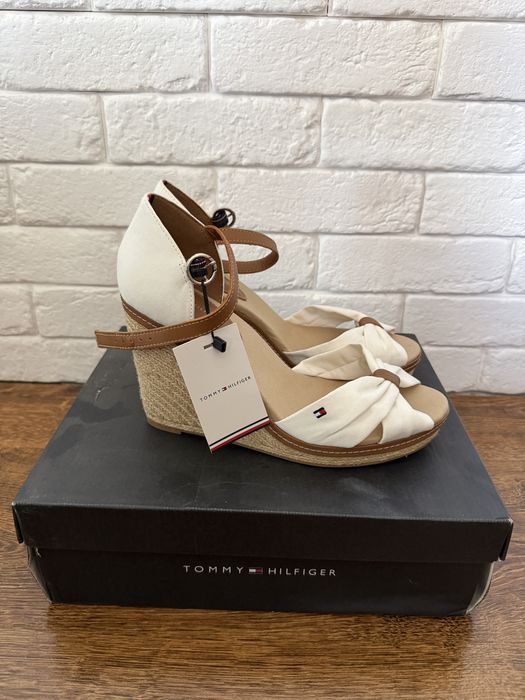 Tommy Hilfiger nowe sandaly rozmiar 41