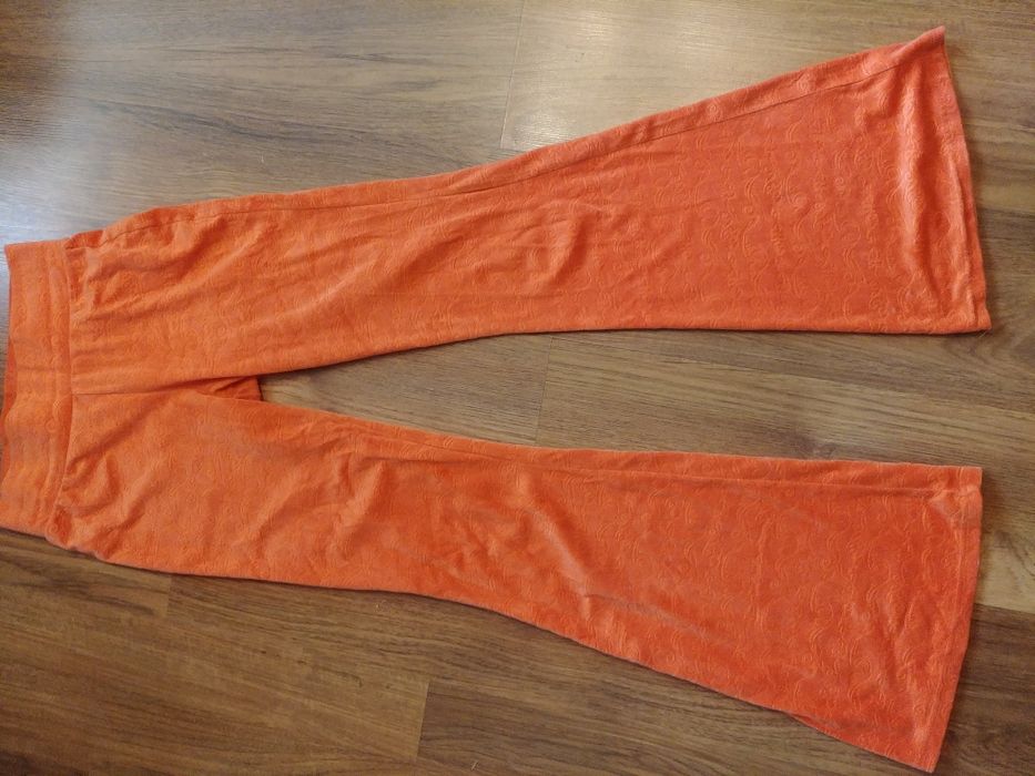 Spodnie dzwony Bershka r.M