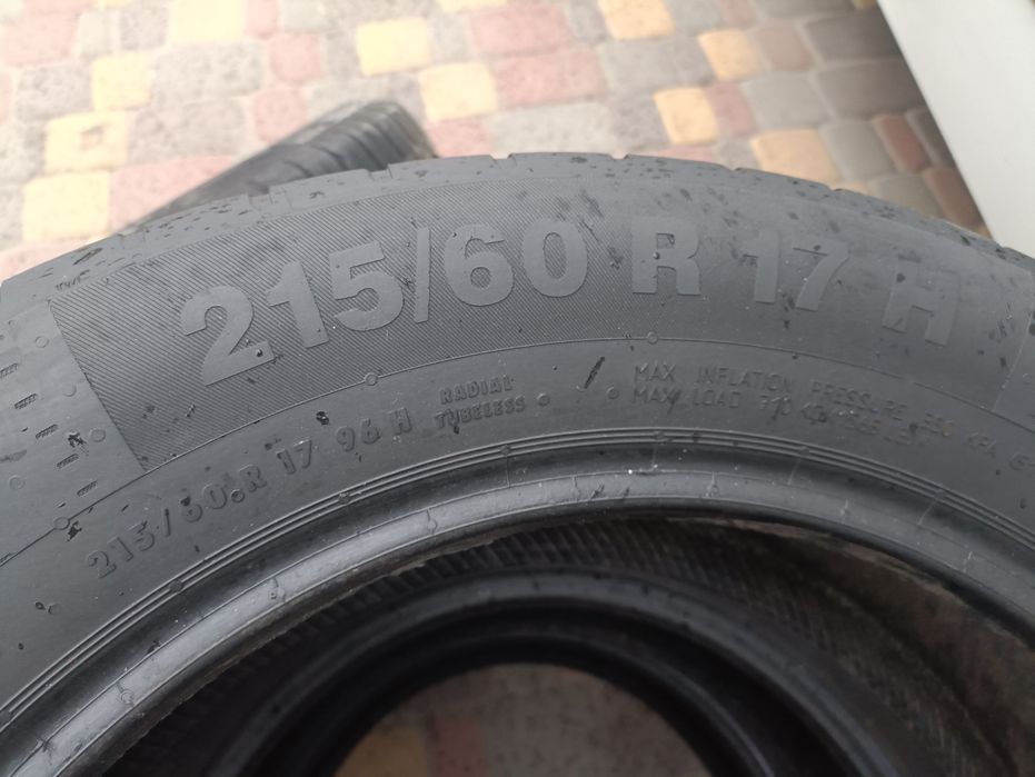 Continental 215/60 R17 шини літні комплект