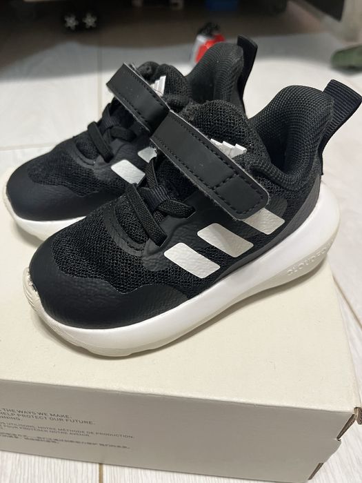 Дитячі кросівки adidas