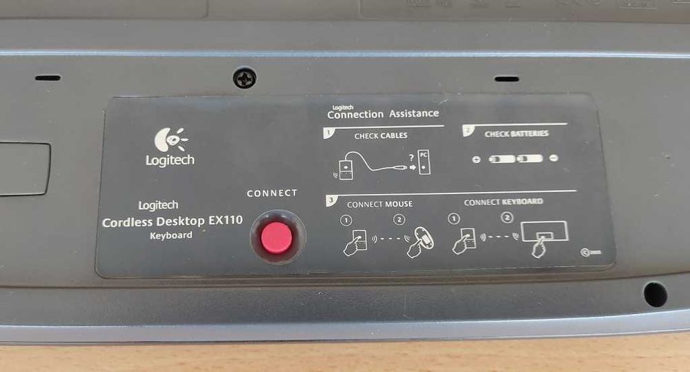 Teclado multifunções + rato Logitech Cordeless desktopEX100