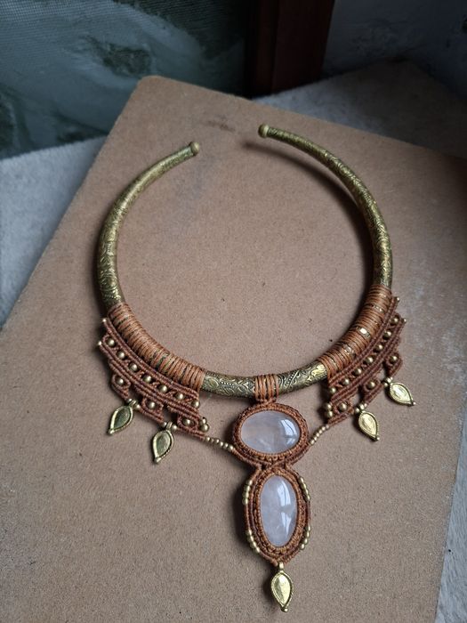 Gargantilha macramé