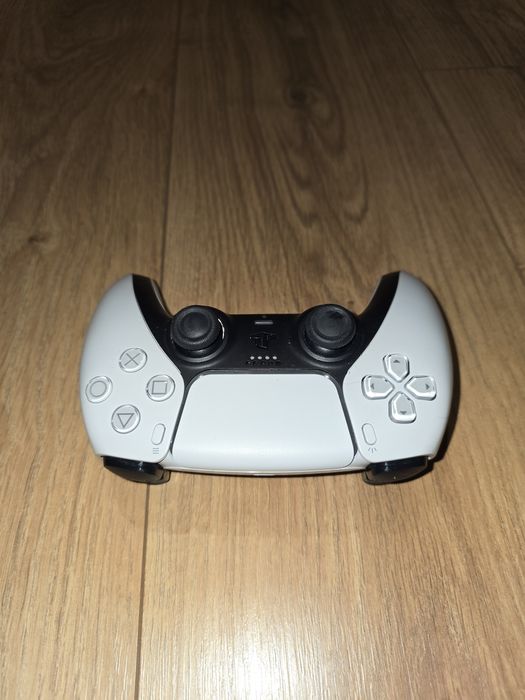 Продам PlayStation 5 Slim з двома геймпадами та іграми

Стан: Чудовий,