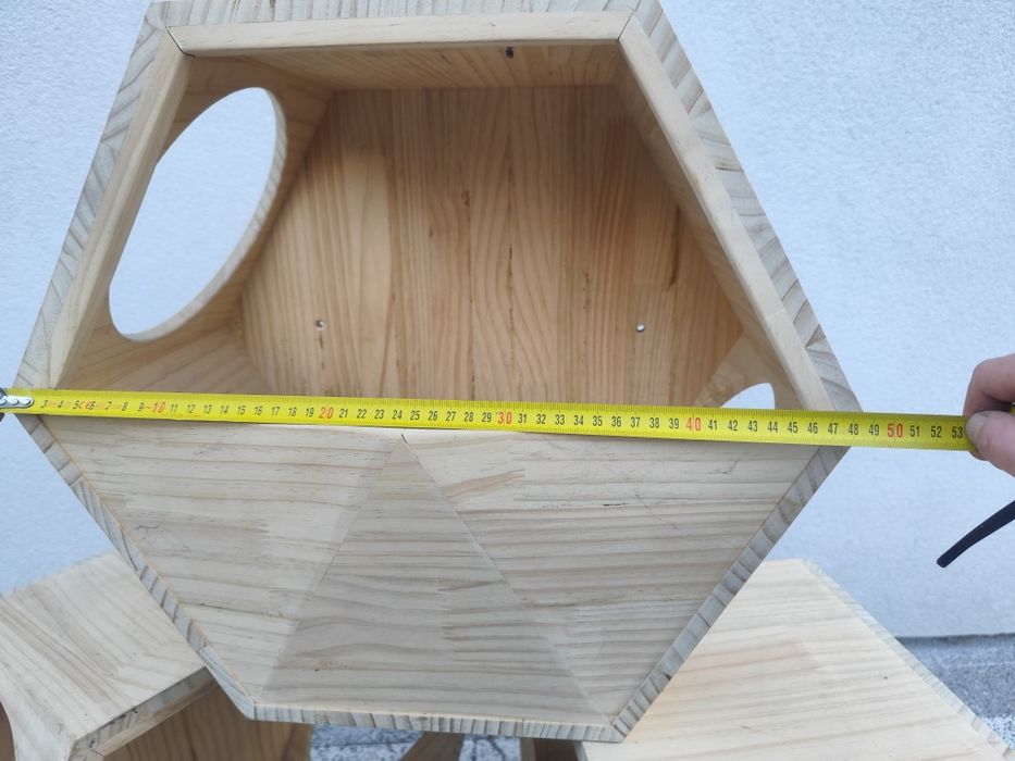 Domek dla kota na ścianę