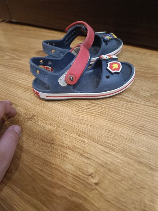 Продаю Crocs сандали