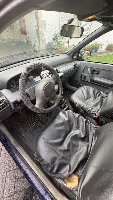 Renault Clio 1997 – Económico e a andar bem