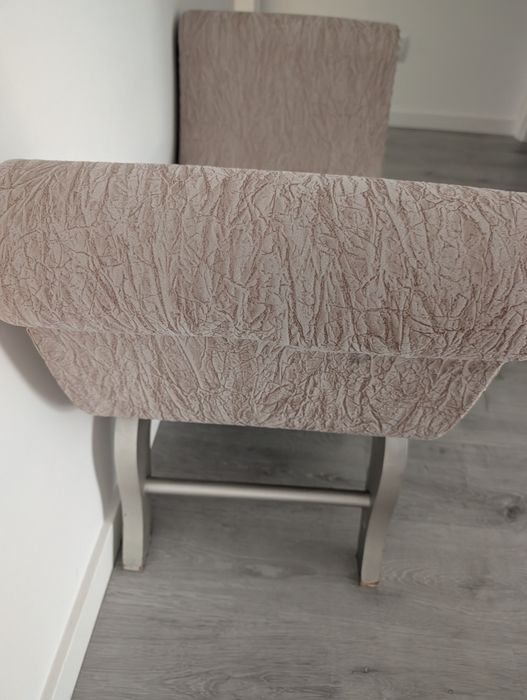 Banqueta estofada clássica em muito bom estado
