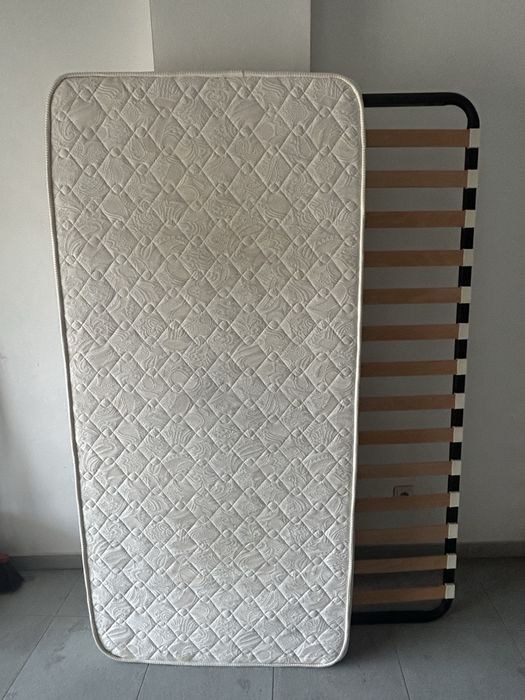 Colchão com estrado de cama de solteiro 190 x 90