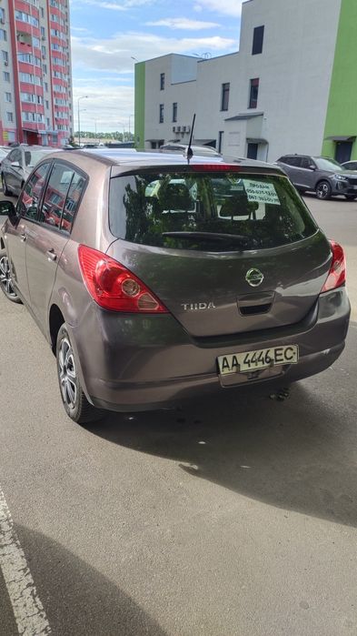 Продам Нисан тида на коробке автомат