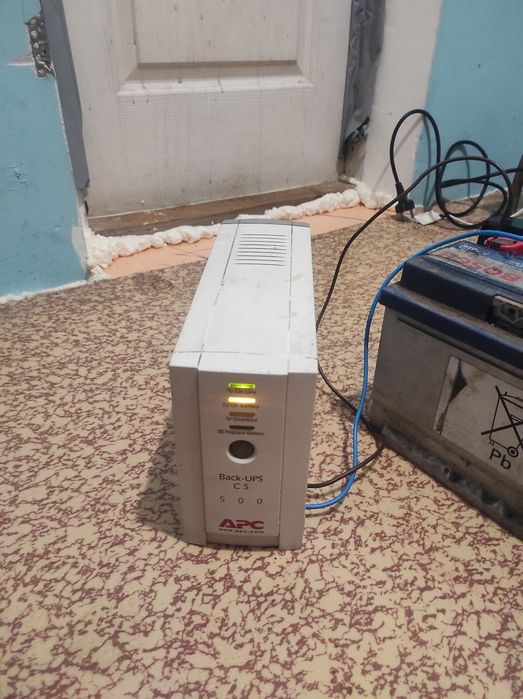 Джерело безперебійного джерела APC BACK-UPS 500 USB (BK500EI)