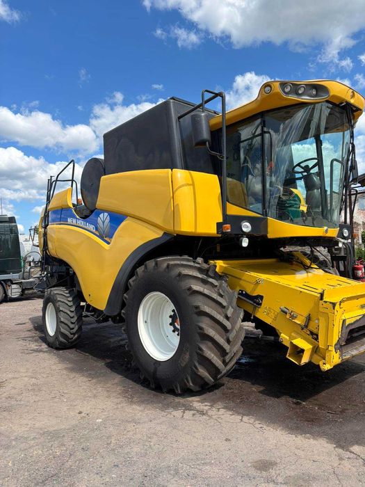Комбайн New Holland CX6090. Експлуатація з кінця 2015 року.