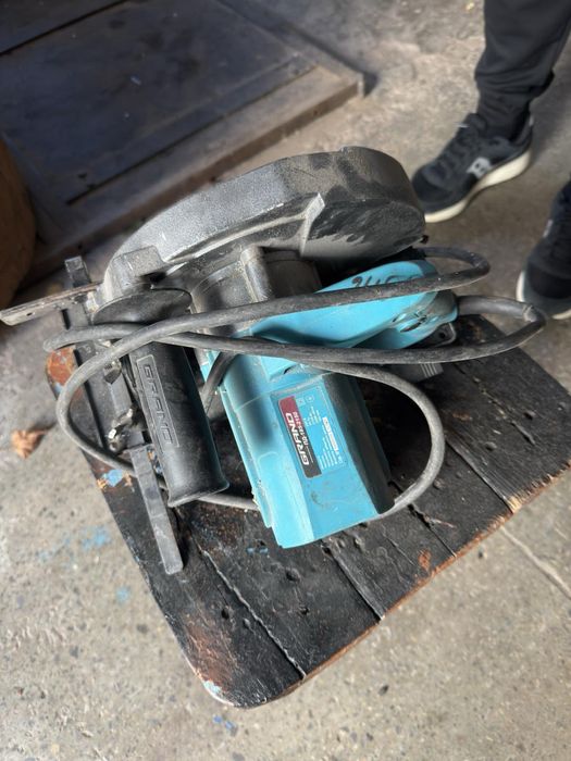 Электропила торцовочная