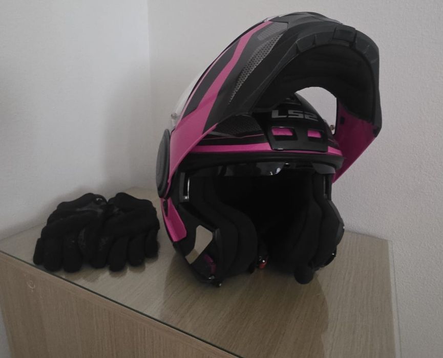 Capacete +casaco+ luvas e capa de chuva