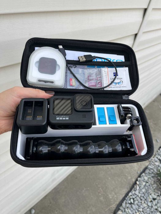 Екшн-камера GoPro Hero 9 із зарядною станцією
