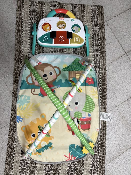 Ginasio bebe com piano