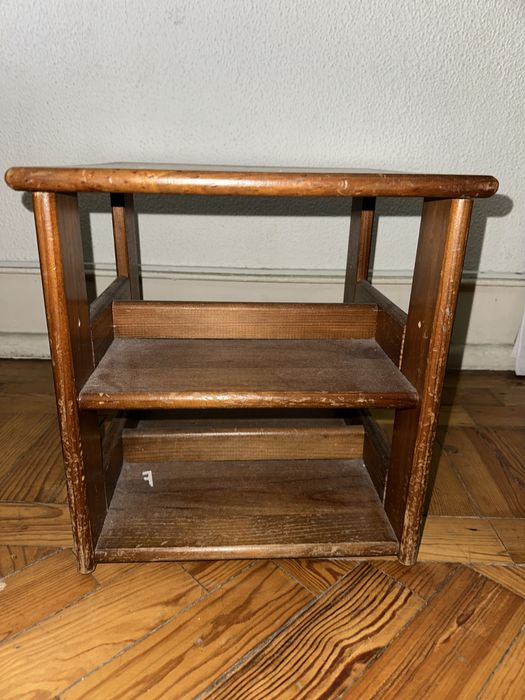 Mesa para CD’s pequena