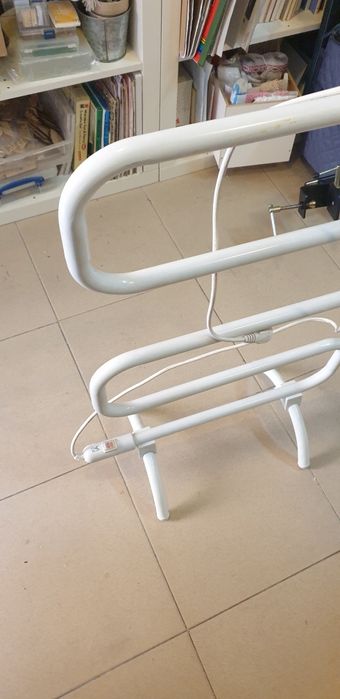 Suporte de toalhas eléctrico