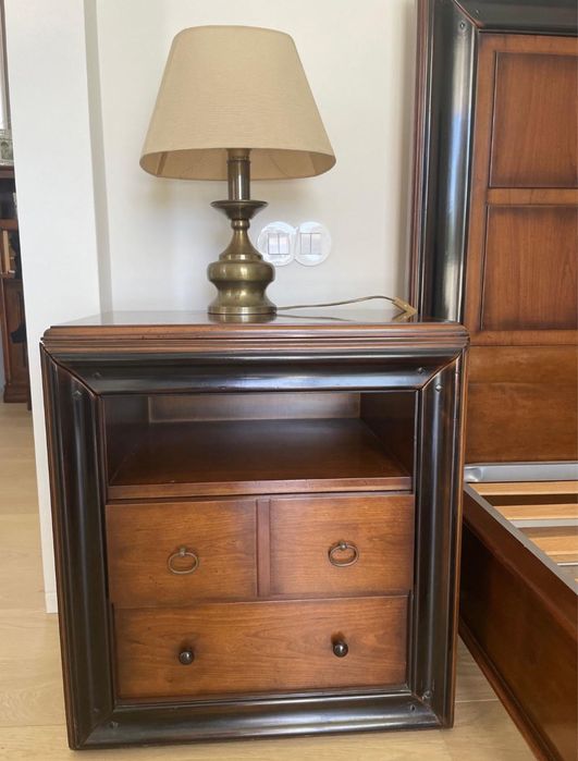 Cama de Casal 1,60 + mesa de cabeceira