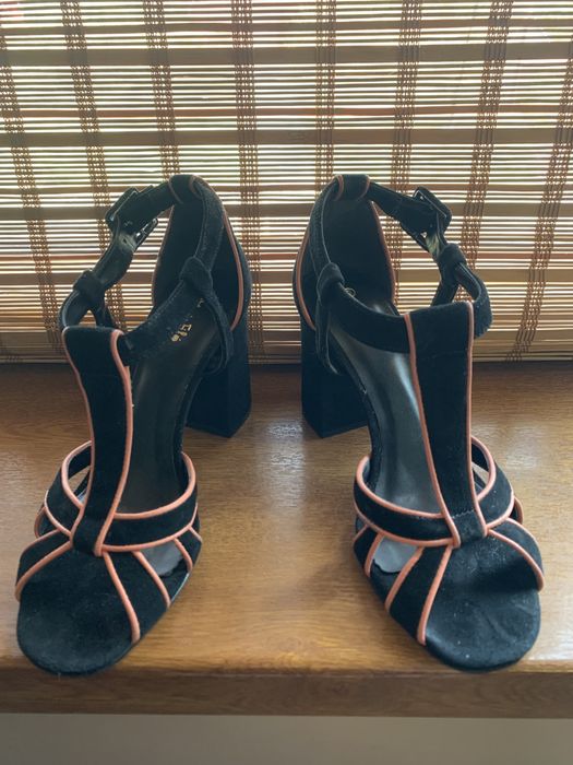 Босоніжки жіночі