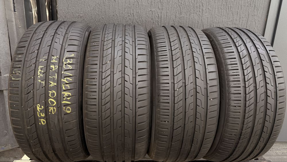 Б/У Шини літні 235/40 r19 23 рік 7,5-8мм залишок