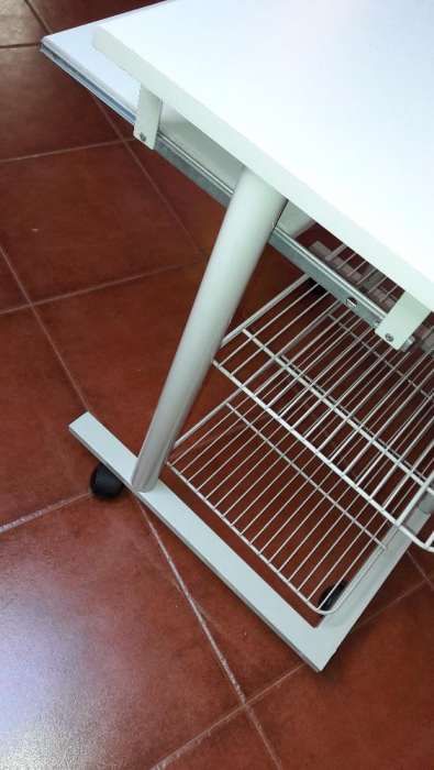 Secretária para computador. Ideal para quarto ou escritório