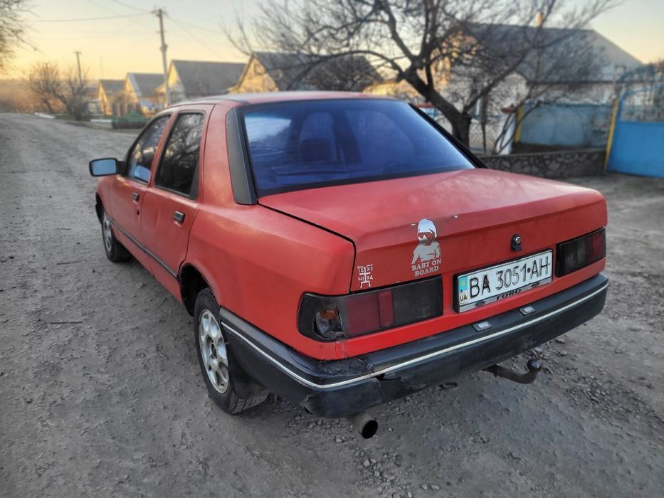 Ford Sierra  газ бензин 1.8 . Чудовий стан