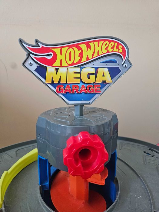 Mega garage hot wheels garaż