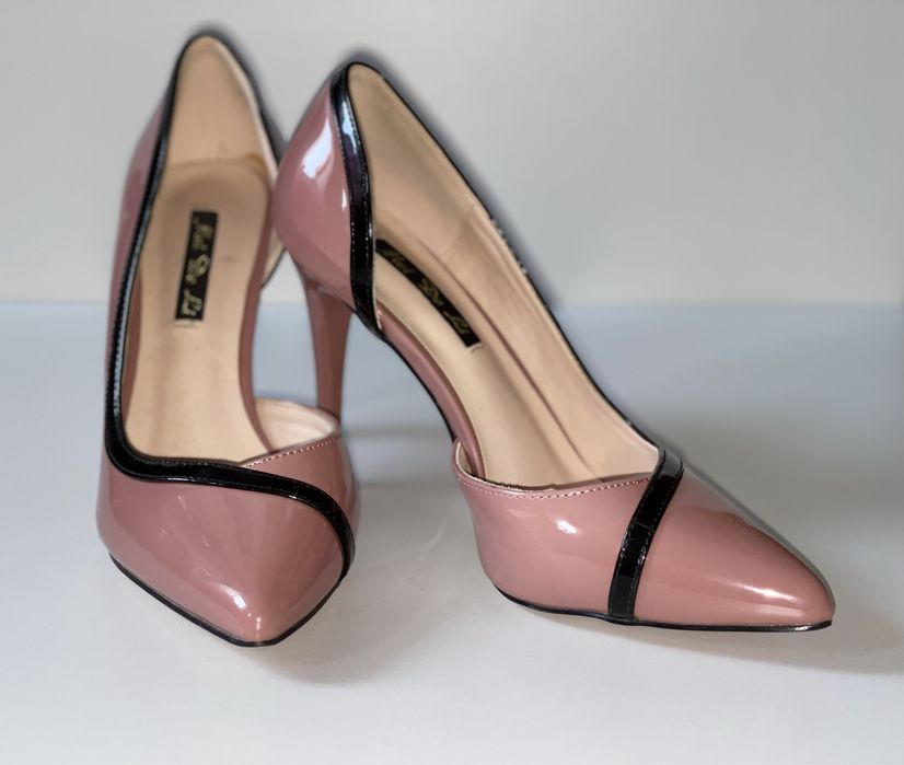 Szpilki w pięknym kolorze