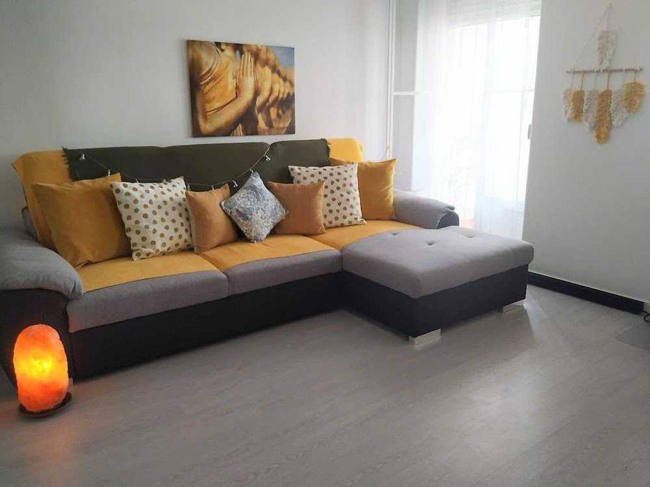 Vendo Sofá Cama com Chaise Long como NOVO  - 700 euros