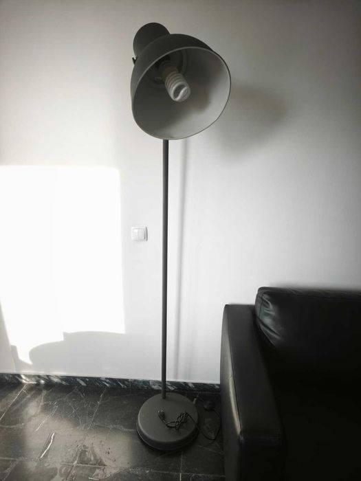 Candeeiro de pé Ikea HEKTAR, cinz esc