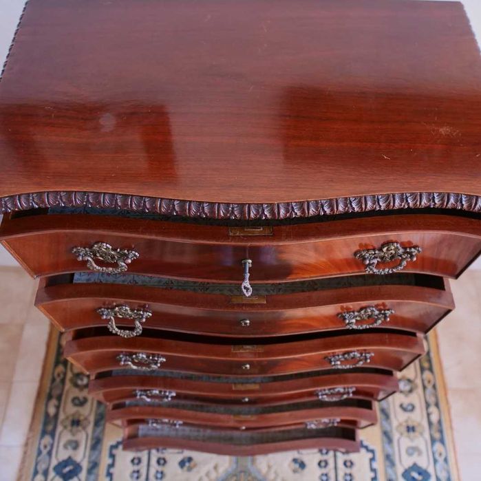 Móvel camiseiro em madeira de mogno