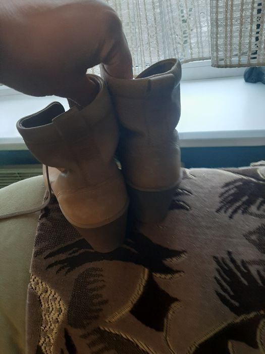 Продам ботинки  .