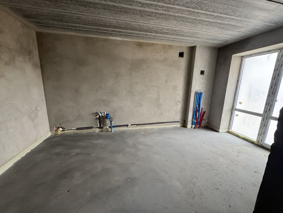 Однокімнатна квартира з частковим ремонтом