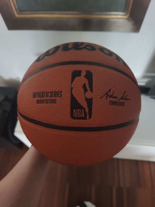Piłka z autografem Marcina Gortata