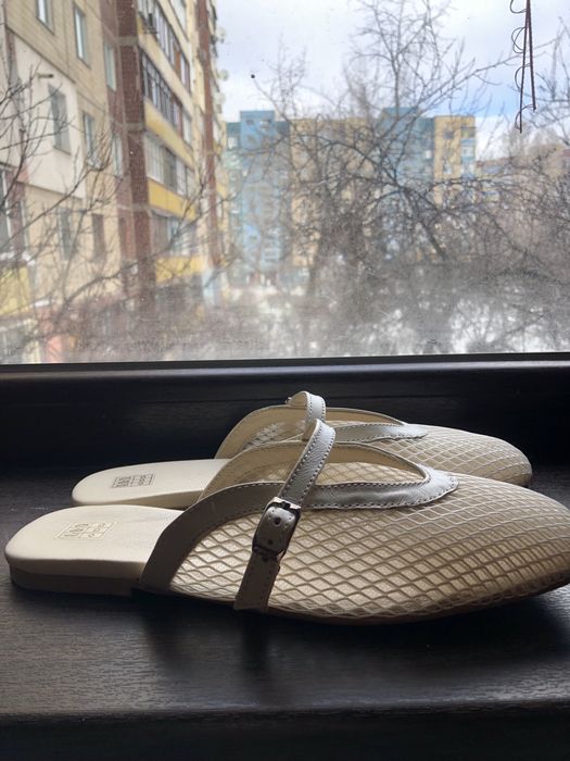 Шлепанци кожаные