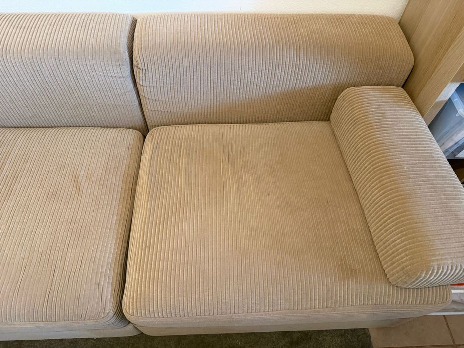 Sofa creme com armazenamento