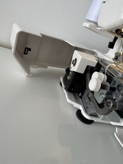 Owerlok Janome 990D 4-nitkowy z mereżką