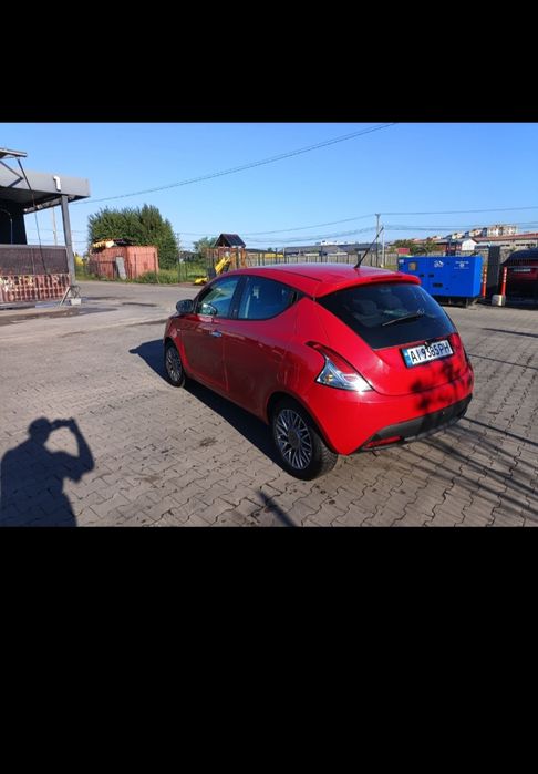 lancia ypsilon 2012