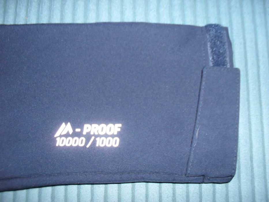 Dwie kurtki softshell dziewczęce.