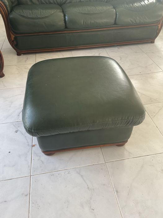 Conjunto de Sofá em Pele Verde – Sofá, Pufe e Poltrona