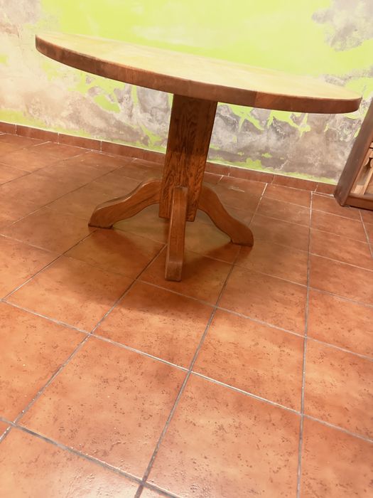 Mesa em madeira maciça
