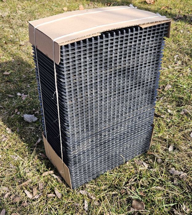 Zestaw 50 formatek dla mrarki ogrodowej na 1000 otworów.